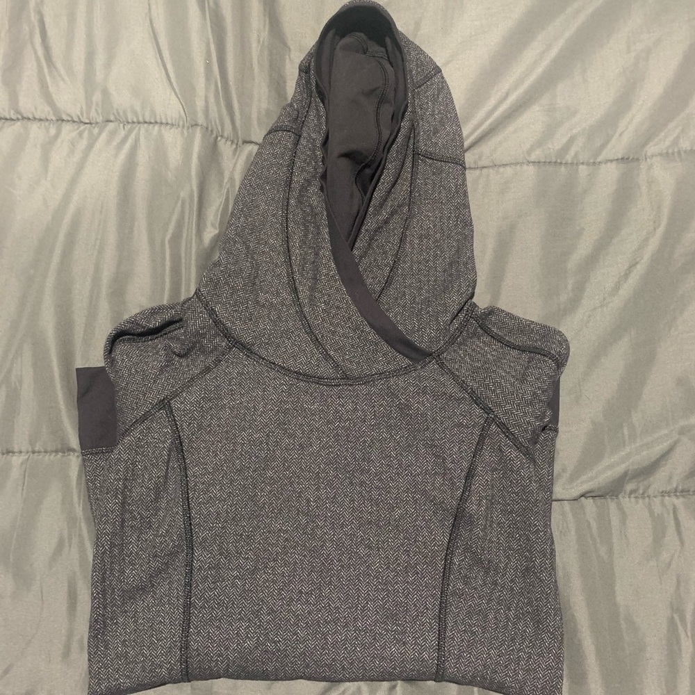 Lululemon women’s sweater